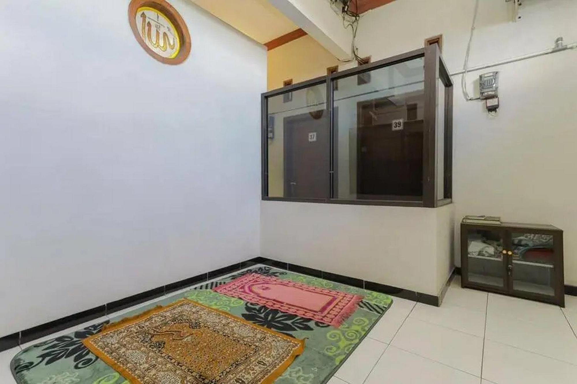 Oyo 91292 Inap Shofwa 1 2* Sidoarjo