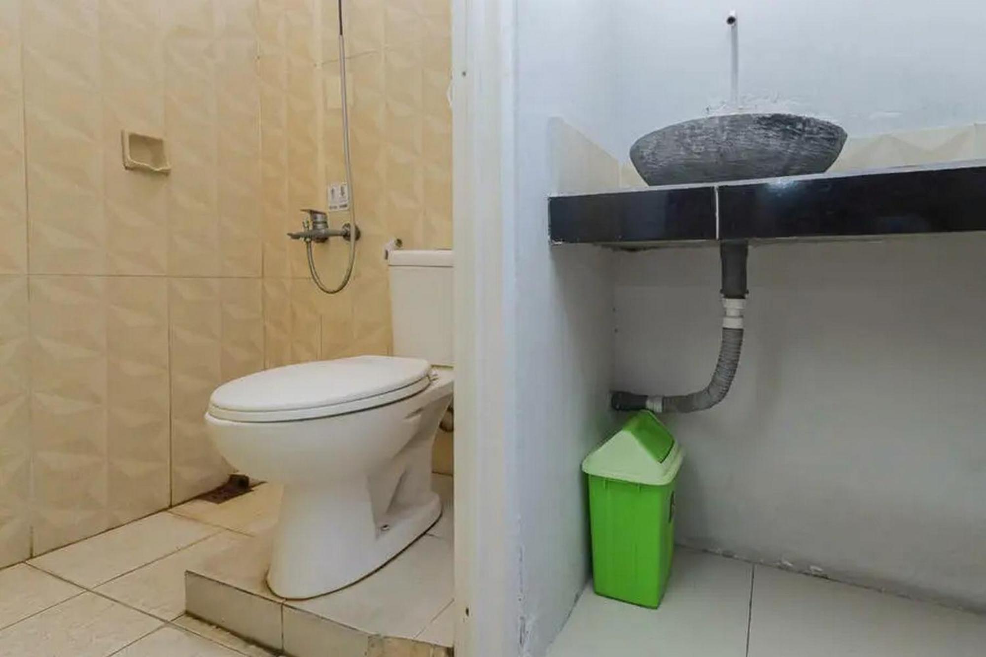 Oyo 91292 Inap Shofwa 1 2* Sidoarjo