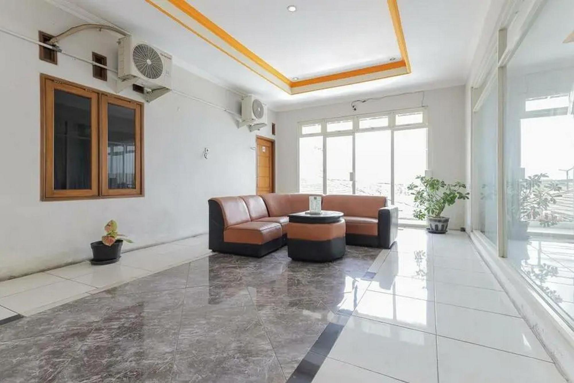 Oyo 91292 Inap Shofwa 1 2* Sidoarjo